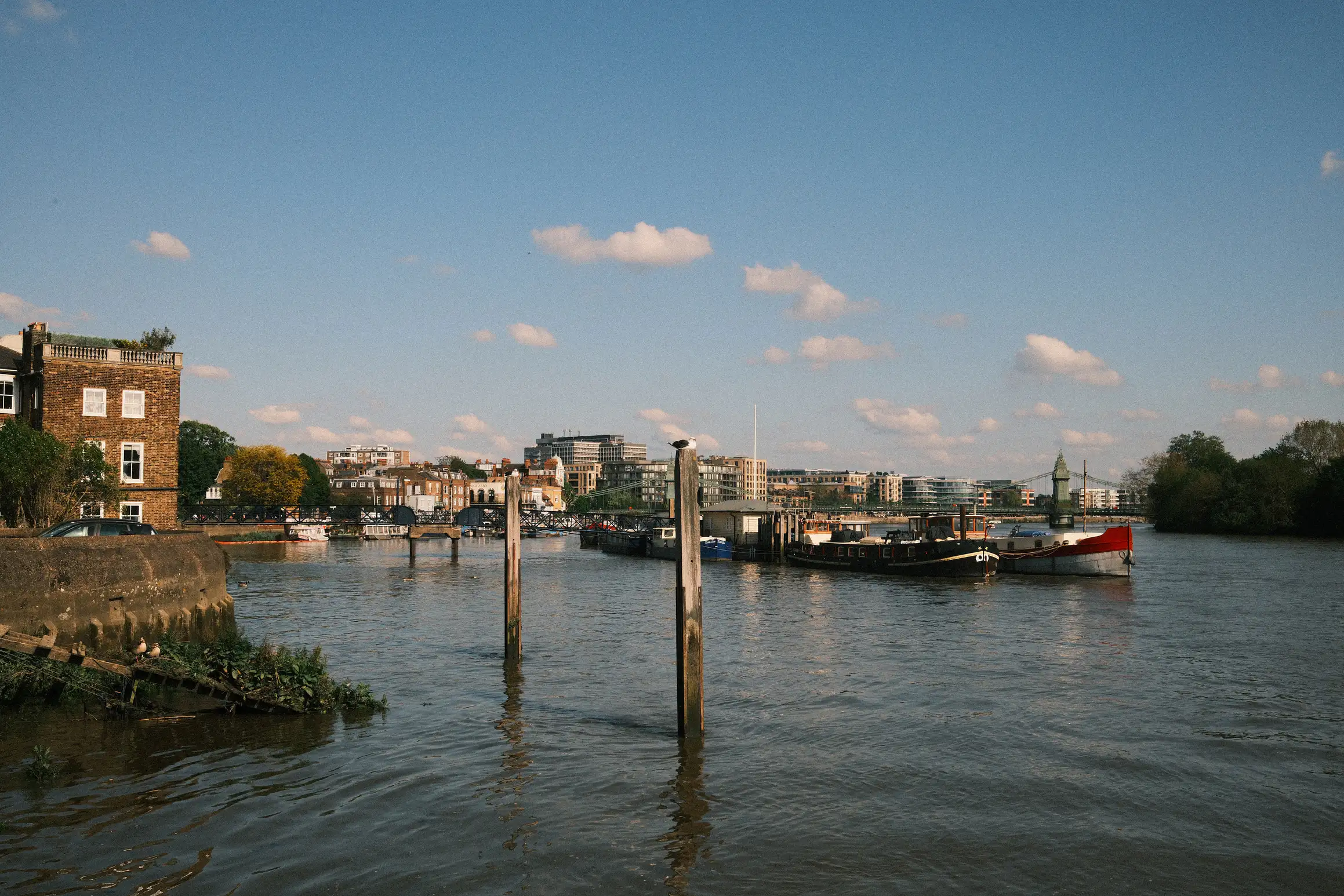looking east along the river towards Hammersmith