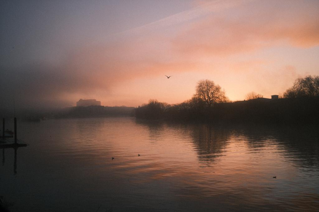 Looking East towards Hammersmith Bridge